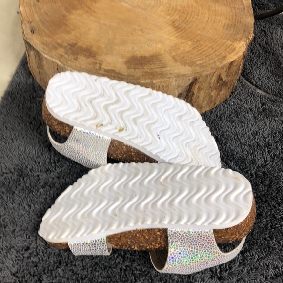 Wonder Nation silver Iridescent sandals size 8 - Picture 7 of 8